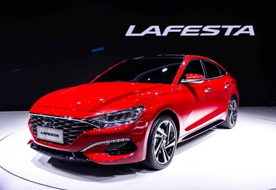 野性与优雅的碰撞 看LAFESTA如何演绎时尚哲学