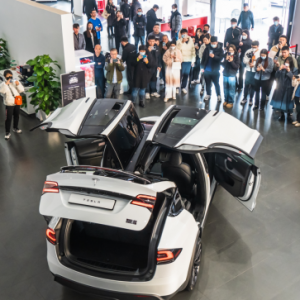 特斯拉Model X Plaid空降石家庄 人形机器人惊喜登场